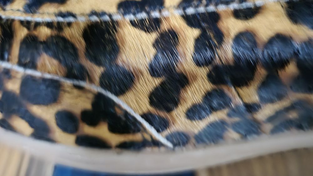 Чисто нови сникърси с естествен косъм