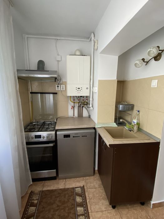 Inchiriez apartament cu 2 camere decomandate