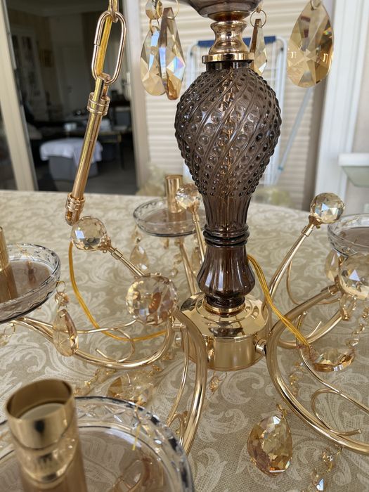 Candelabru baroc cu 5 brațe, din alamă şi cristal fumuriu-rosé