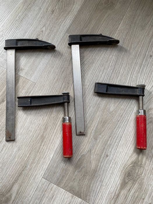 Дърводелска стяга, класическа 2 броя продава