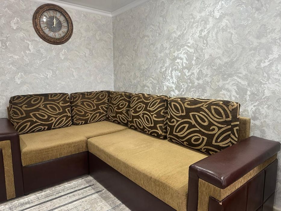 Диван угловой б/у