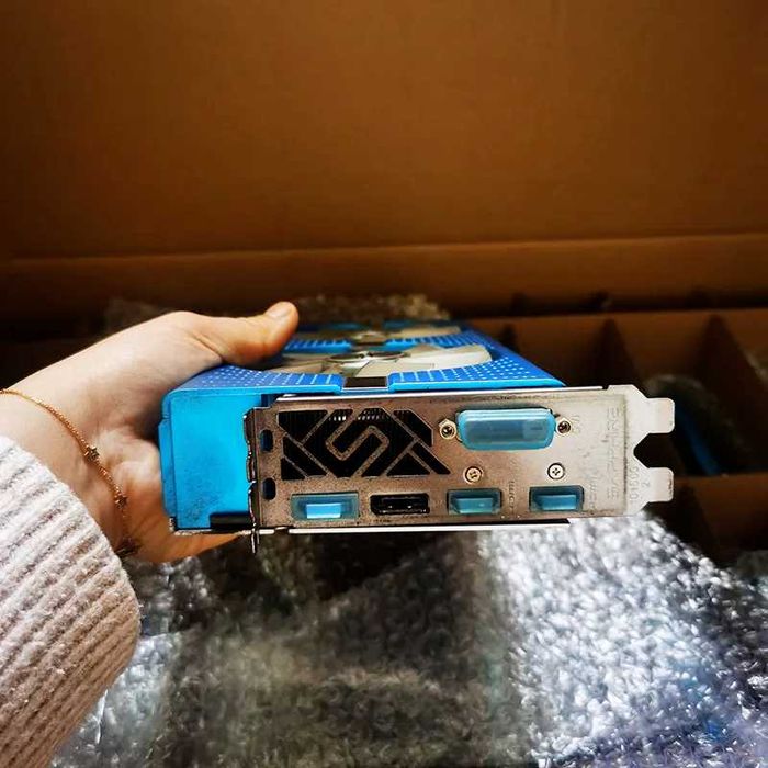 Продавам Видеокарта Rx 580 Sapphire Nitro + Special Edition 8GB