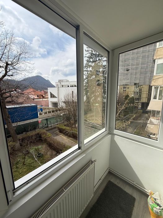 Închiriez apartament 2 camere in Brasov