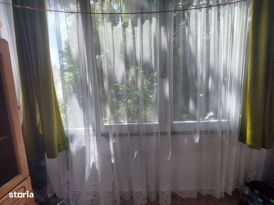 Apartament 3 camere de inchiriat – Decomandat, Etaj 1, Zona Dezrobir