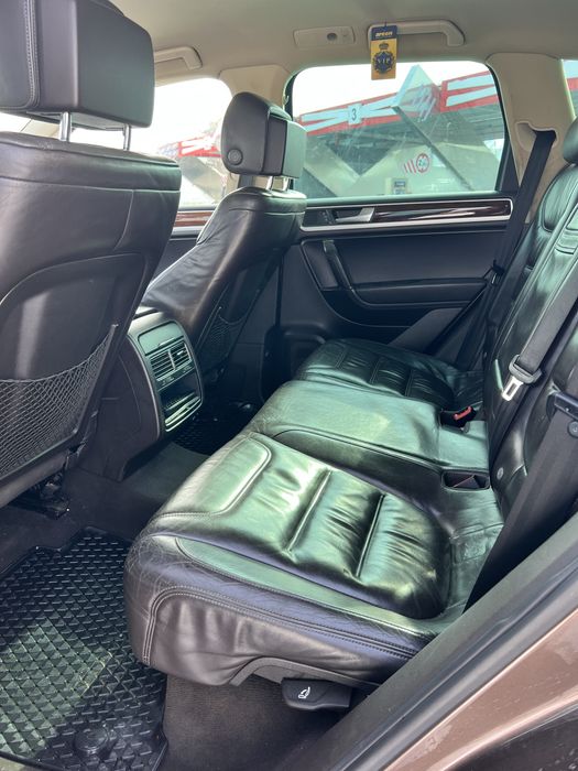 Vw Touareg 2011 239 cp AVARIAT RATE