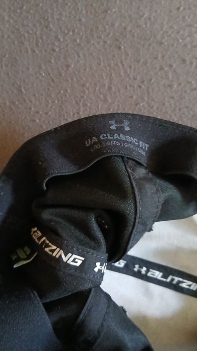Продавам! Шапка на UNDER ARMOUR