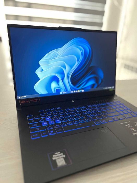 ASUS TUF Gaming F17 i7-13620H / RTX 4050 / 16GB DDR5 / 512GB SSD