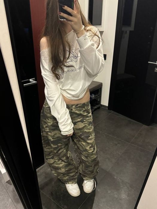 Джинсы в популярном цвете