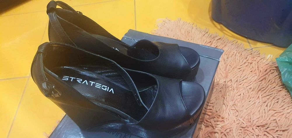 STRATEGIA  сандали нови