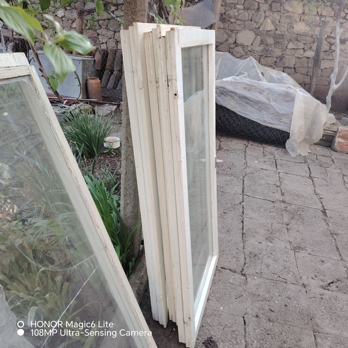 Дървени прозорци