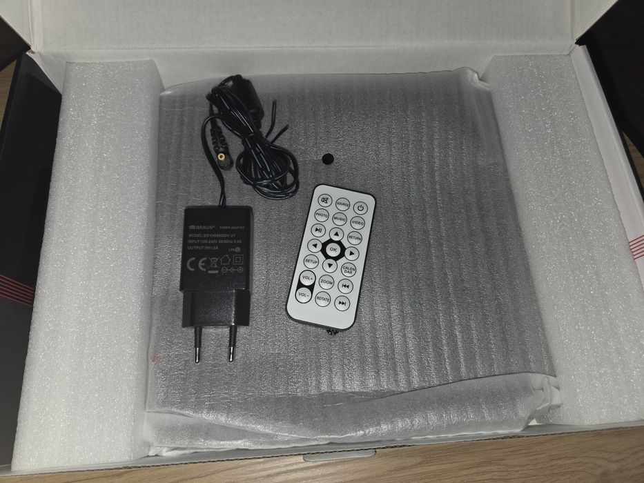 Rama foto digitală elegantă Braun DigiFrame 1083 9.7″