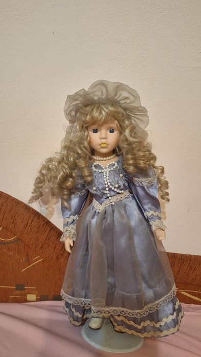 Антикварска кукла