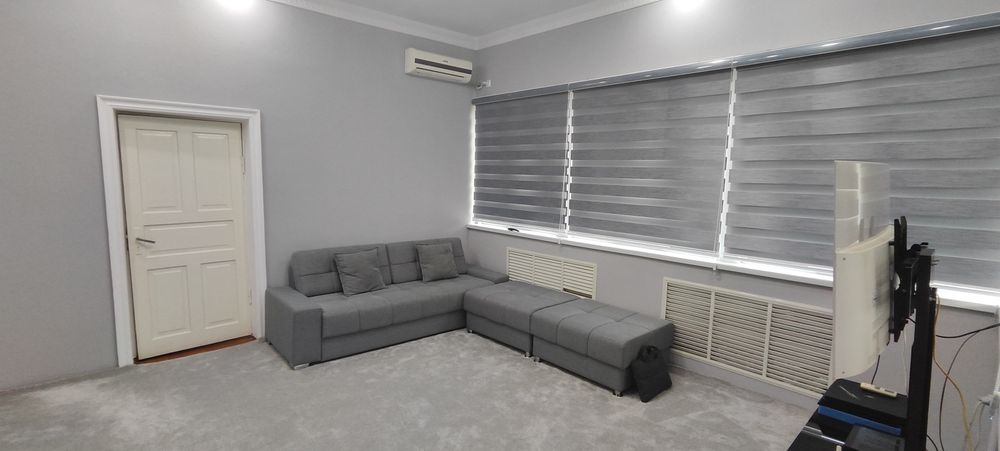 Гулистон шахрида ховли хамма мебель ва техникаси билан сотилади