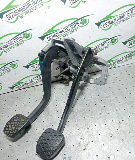 Pedala ambreiaj BMW Seria 3 E46