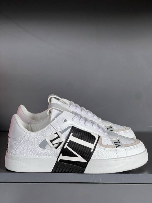 Adidasi Valentino noi !!! Calitate superioara !!! Marimi 40/44 !!!