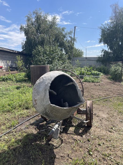 Продам бетономешалку с двигателем
