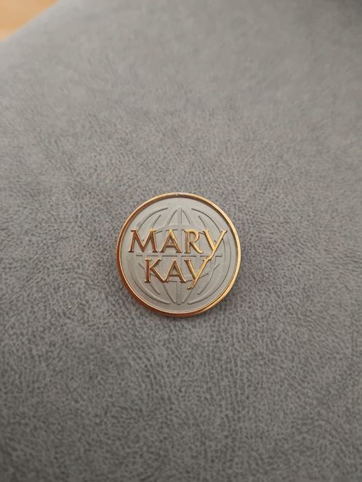 Продам значок Mary Kay