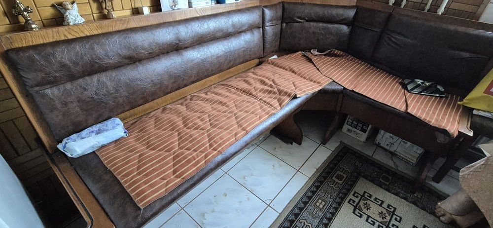 Vând colțar și mobila de bucatarie