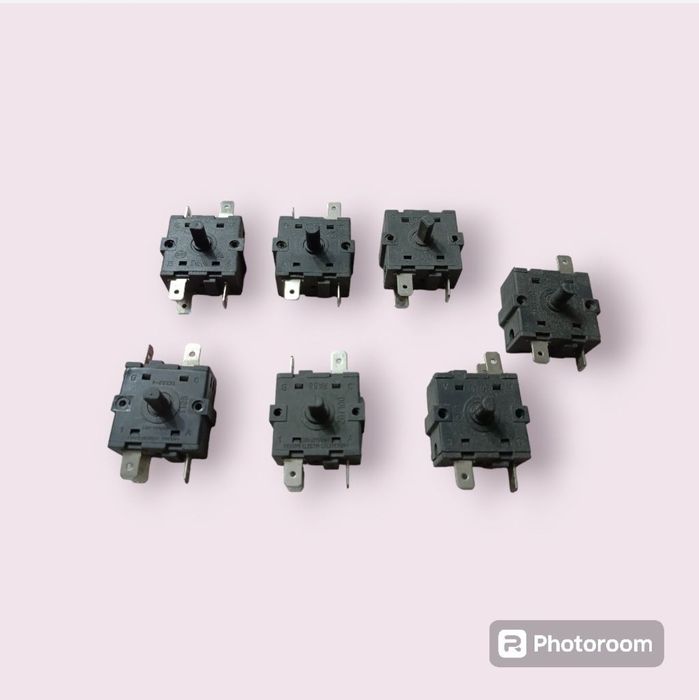 Различные кнопки и разъёмы