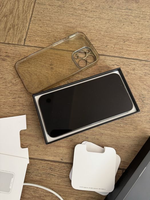 Iphone 13 pro 256GB с подарък блутуут слушалки хама