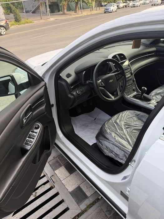 Malibu 1 mexanik kraska tozza salondan bir qul moshina stok holat