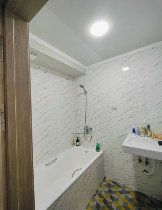 Zarafshon city, Нукусская 3х комнатная квартира 96 м2 3/5/14