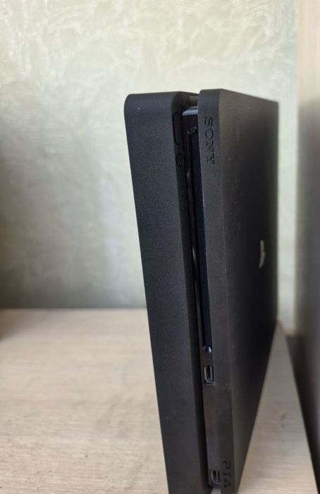 Sony playstation 4 slim