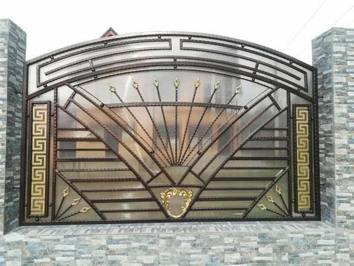 Garduri , porți  balcoane din fier forjat