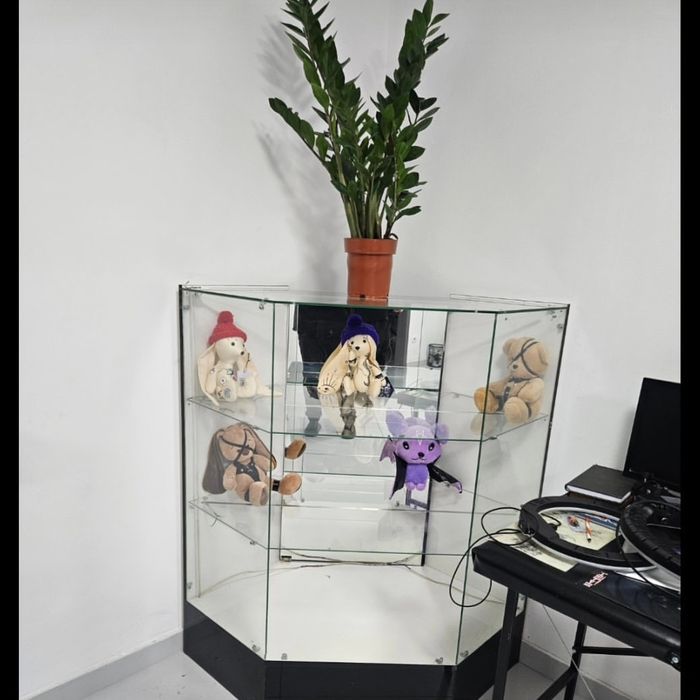 Витрина угловая офигенная