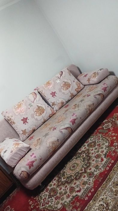 Продам диван для девочки срочно