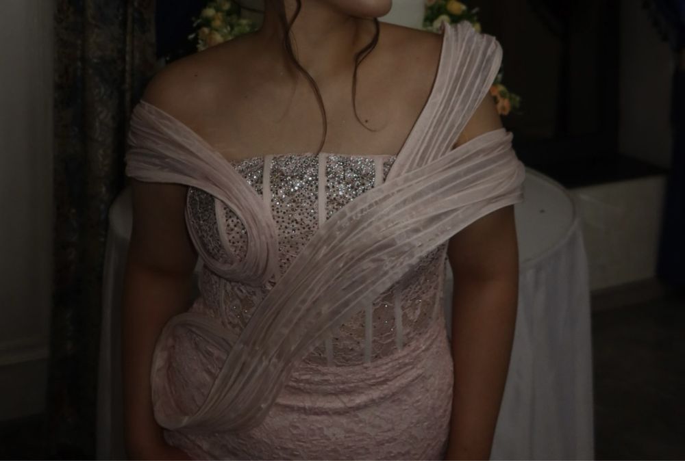 вечерние платья.