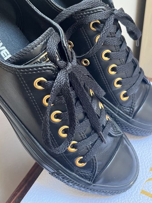 Converse teniși 'low', negri din piele vegană, accente aurii