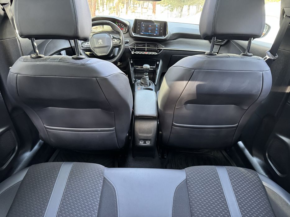 Peugeot 2008 1.5 BlueHDi Allure Panoramic LED Navi Camera Klima PDC