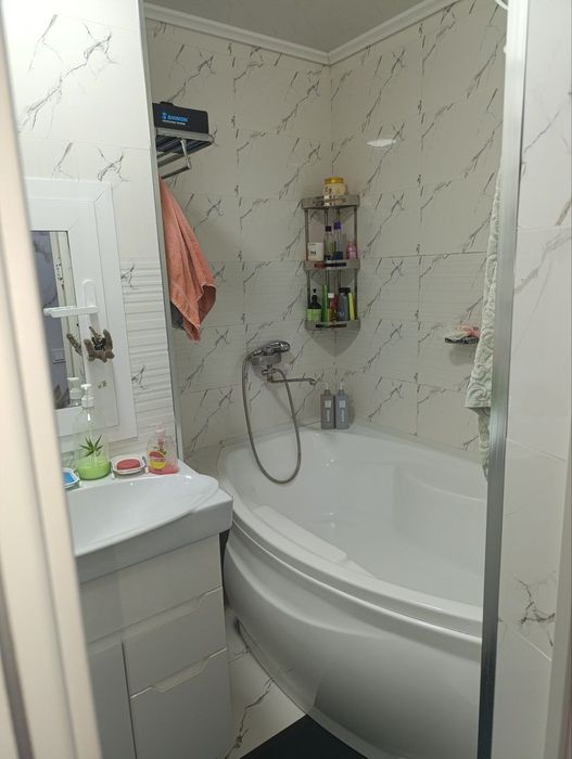 3/1/5 (1-этаж). Сергели 4. Квартира 78 м². Дом панельный. Метро 700 м.