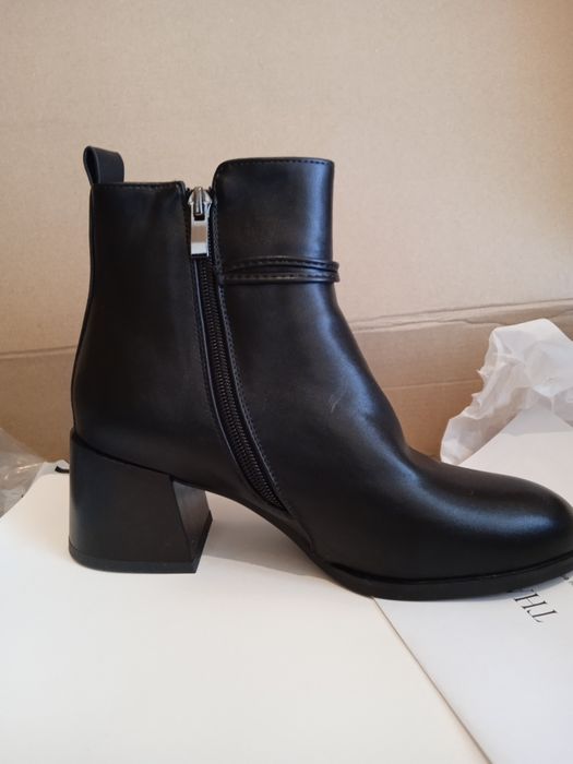 Демисезонные женские полусапожки на байке