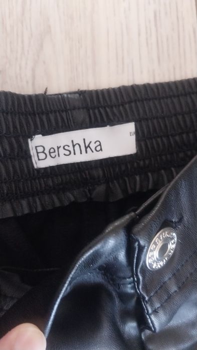 Брюки джогеры Bershka S  размер