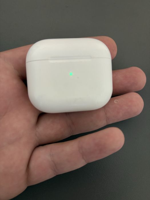 AirPods 3.