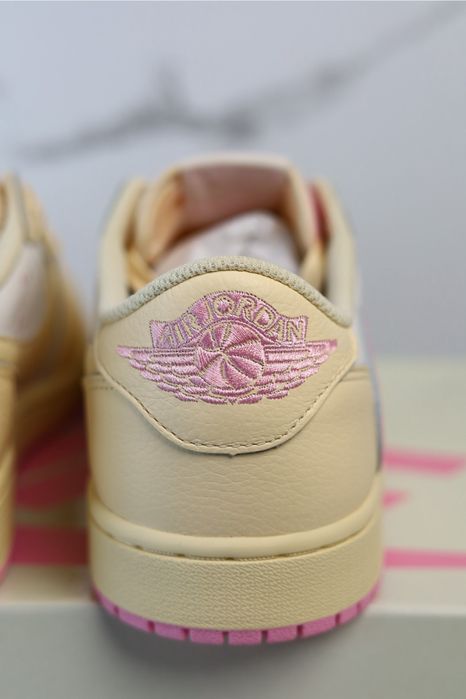 Travis Scott “Shy Pink” ( Pre-sale )