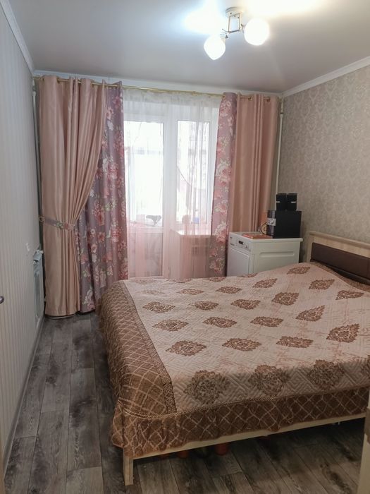 Продам квартиру трехкомнатную