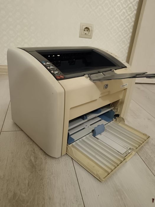 Принтер HP LJ 1022