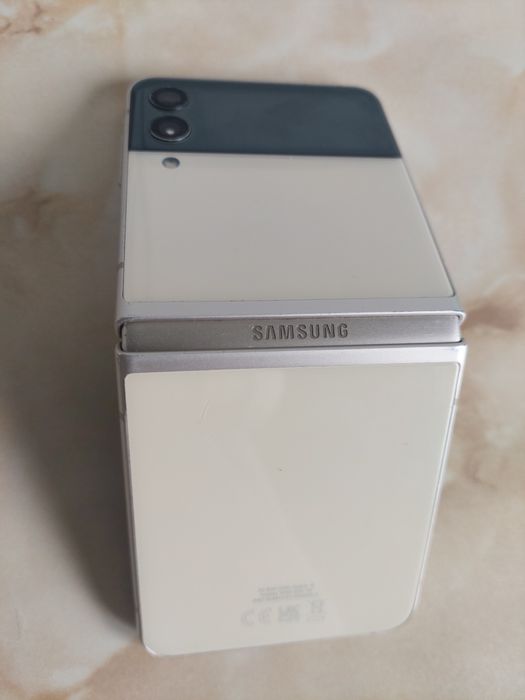 [Flip3] Vând Samsung Galaxy Z Flip 3 5G [pentru piese] //poze reale