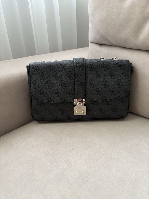 Намалени Чанти Guess