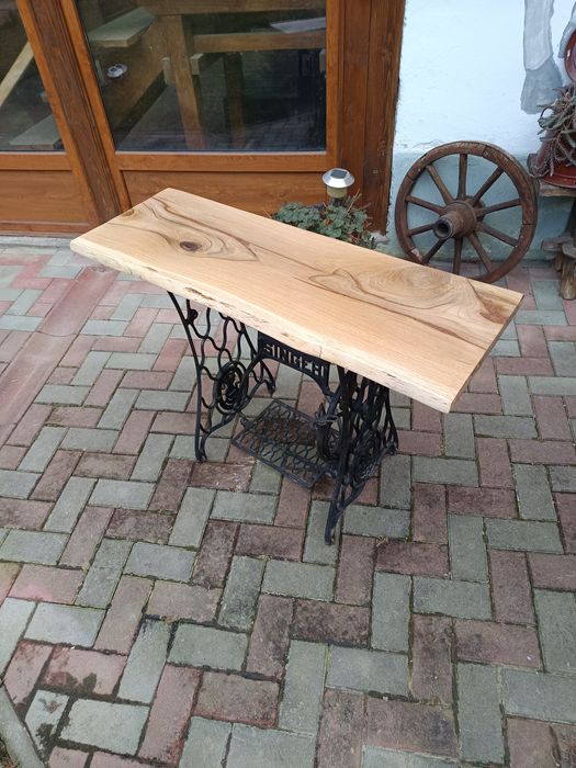 Suport lavoar sau măsuță din mașină de cusut