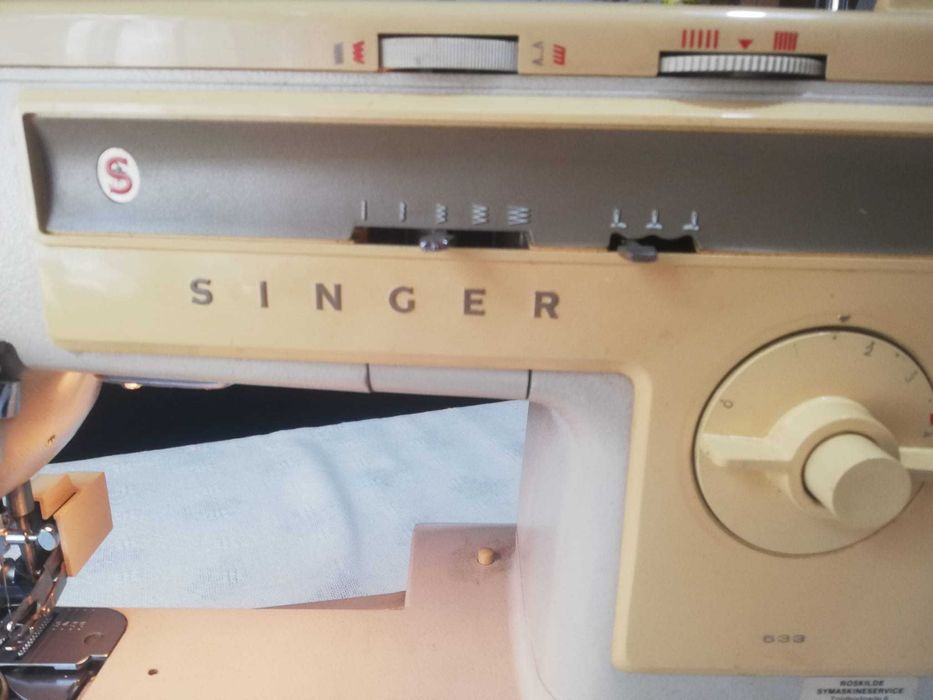 Mașina de cusut electrica Singer 533