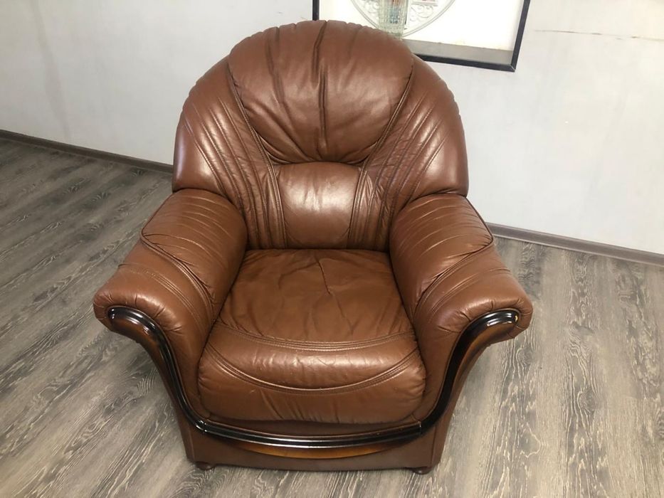 Продам кожаный мягкий уголок