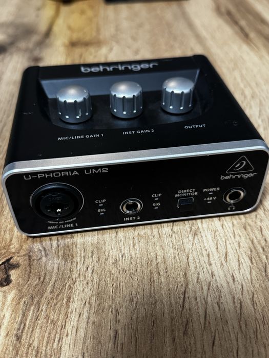 Behringer UM2 U-Phoria USB аудио интерфейс
