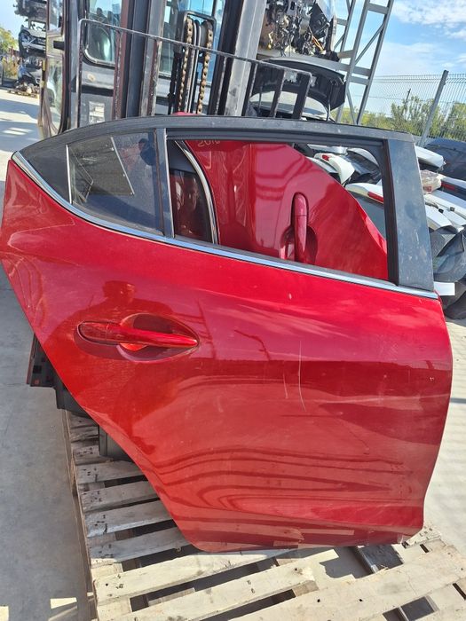 Задна дясна врата Mazda 3 hatchback / Мазда 3 хечбек 2016г.