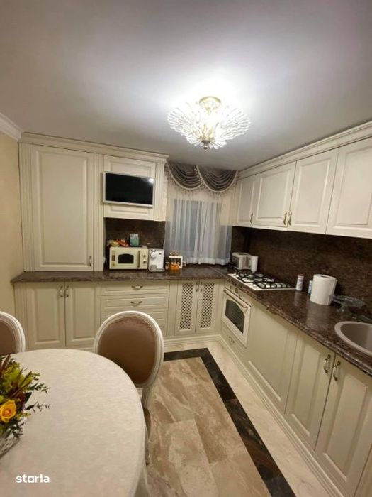 Pret Redus Lux Apartament cu 3 camere, 75mp, Filiasi