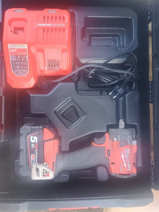Pistol impact milwaukee fiw2f12 , baterie 5 ah,cutie și încărcător rap