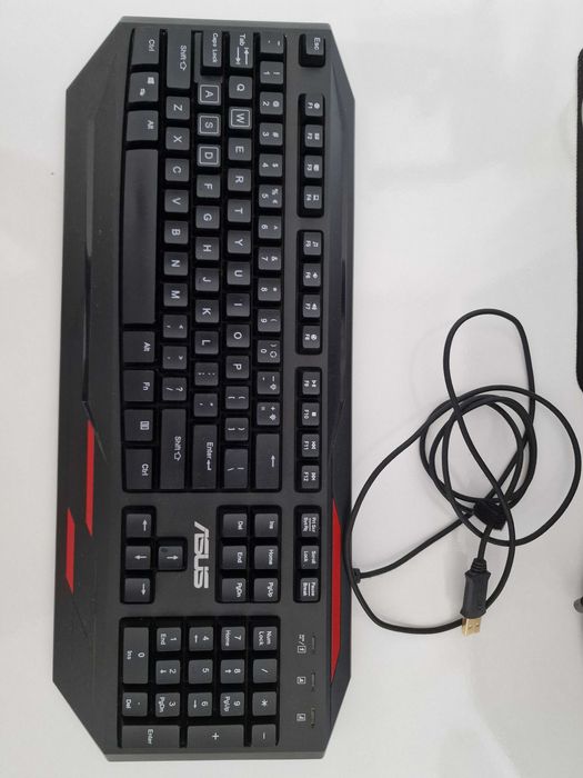 Tastatura gaming Asus in stare foarte buna